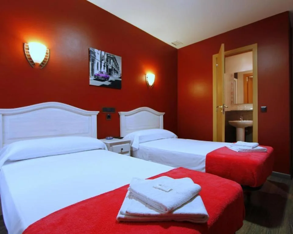 Camera Tripla — Hostal Regio