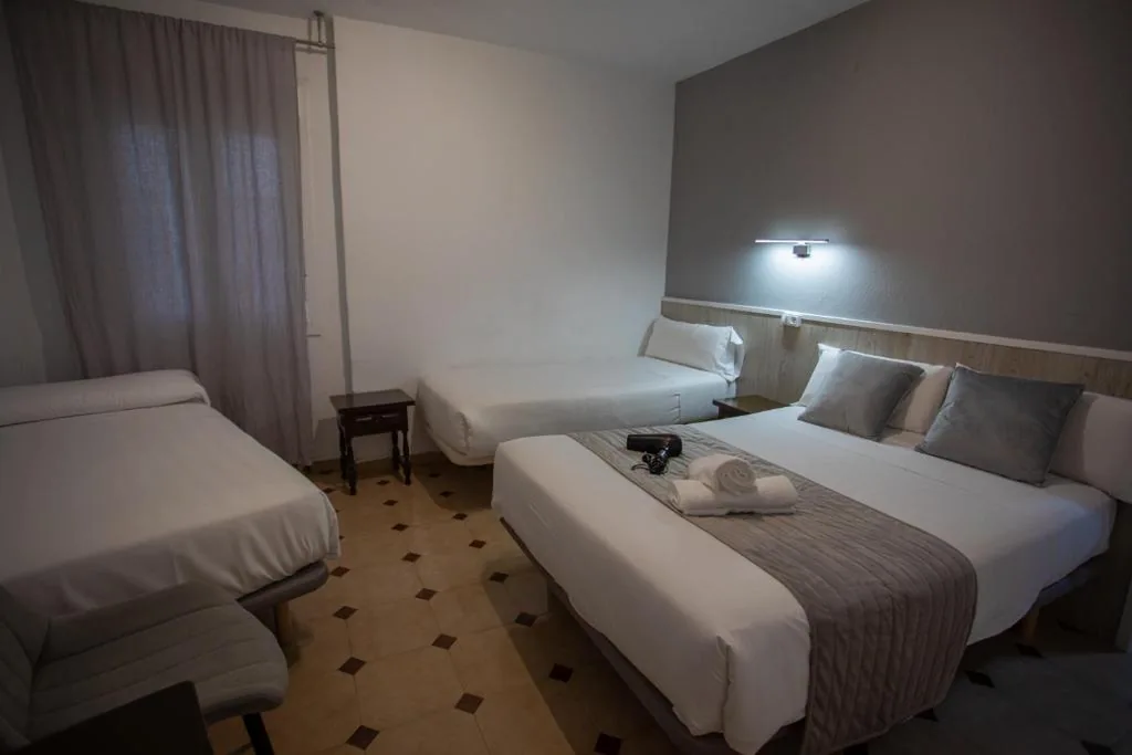 Habitación cuádruple — Hostal Residencia Avenida