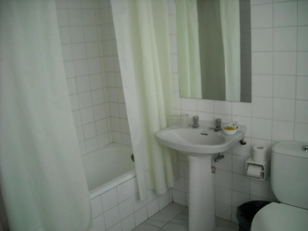 Habitación Doble - 1 o 2 camas — Hostal Residencia Avenida
