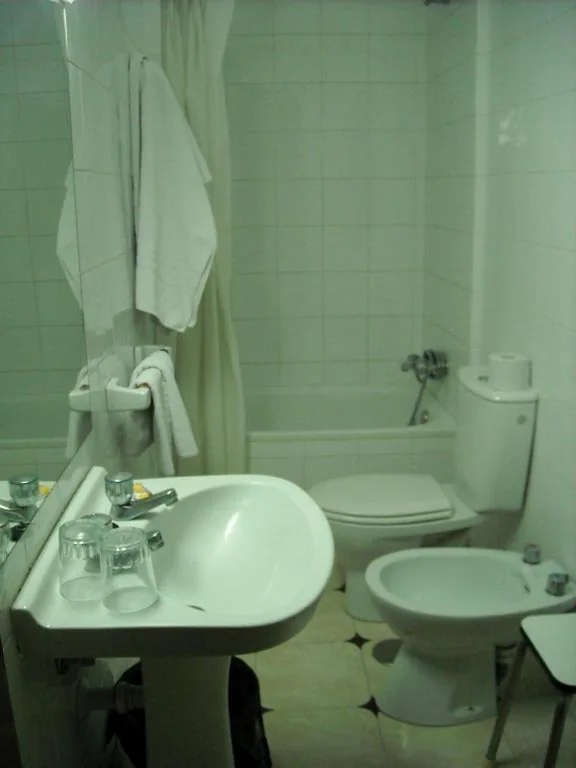 Habitación Individual — Hostal Residencia Avenida