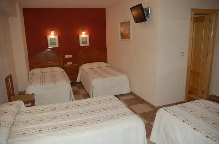 Camera quadrupla (4 adulti) — Hostal Residencia Castilla