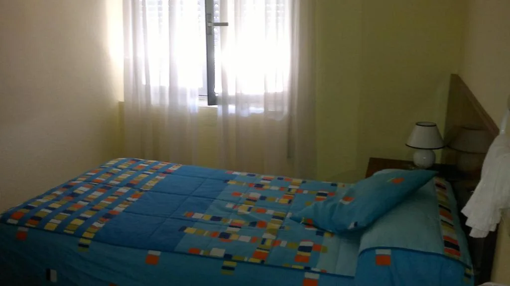 Habitación Individual con baño compartido — Hostal Residencia Delfin