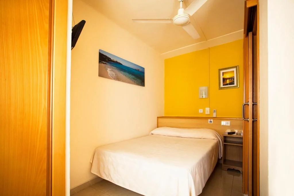 Habitación Doble - 1 o 2 camas — Hostal Residencia Europa Punico