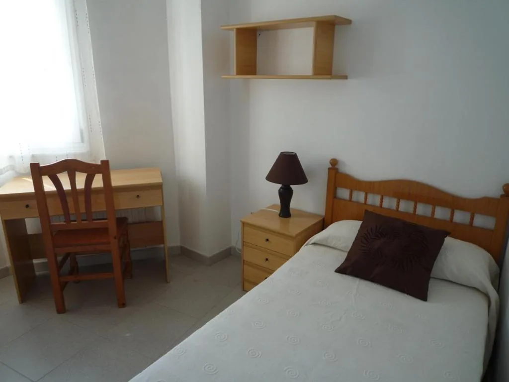 单人间 — Hostal Residencia Ponte Vella