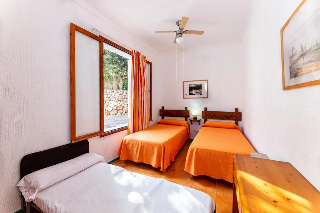 双人间（2名成人＋1名儿童）- 1张或2张床 — Hostal Residencia San Francisco