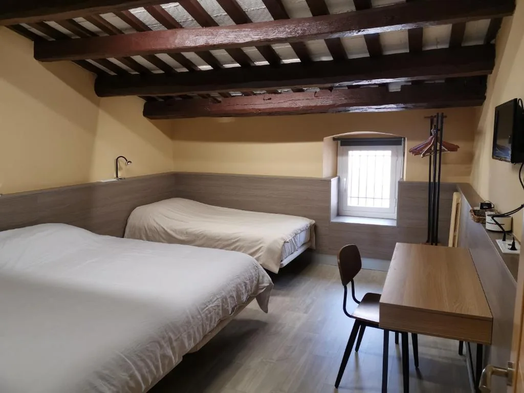 高级四人间 — Hostal Restaurant Cal Duran