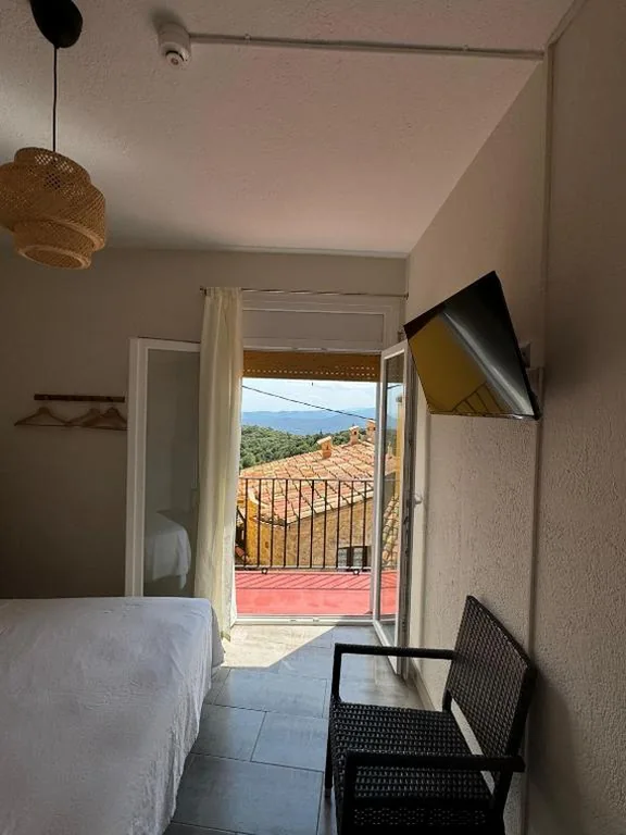 Standard Double Room — Hostal Restaurant Casa Comaulis