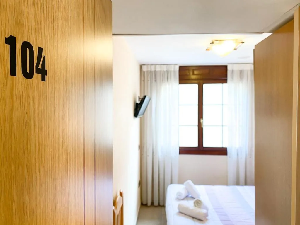 标准双人间 — Hostal Restaurante Ainoa