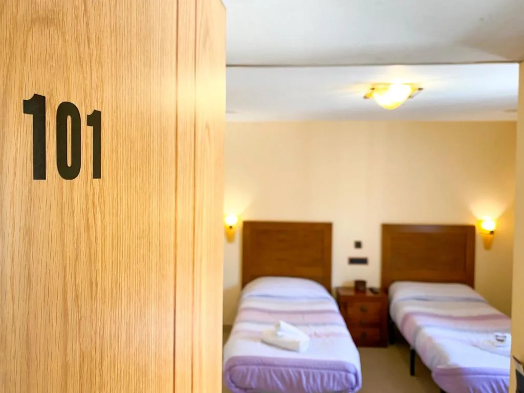 双人间 — Hostal Restaurante Ainoa