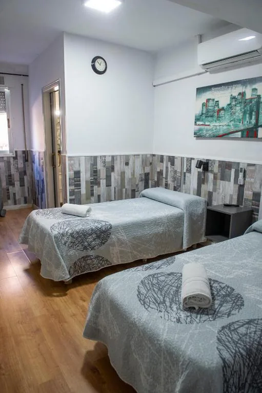Habitación Doble con baño privado - 1 o 2 camas — Hostal Restaurante Avenida de Madrid