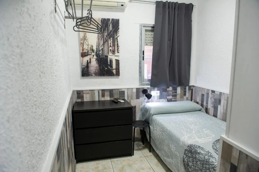 Habitación Individual con baño privado — Hostal Restaurante Avenida de Madrid