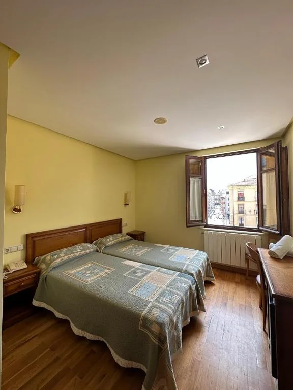 Standard-Doppelzimmer – 1 oder 2 Betten — Hostal Restaurante Boccalino