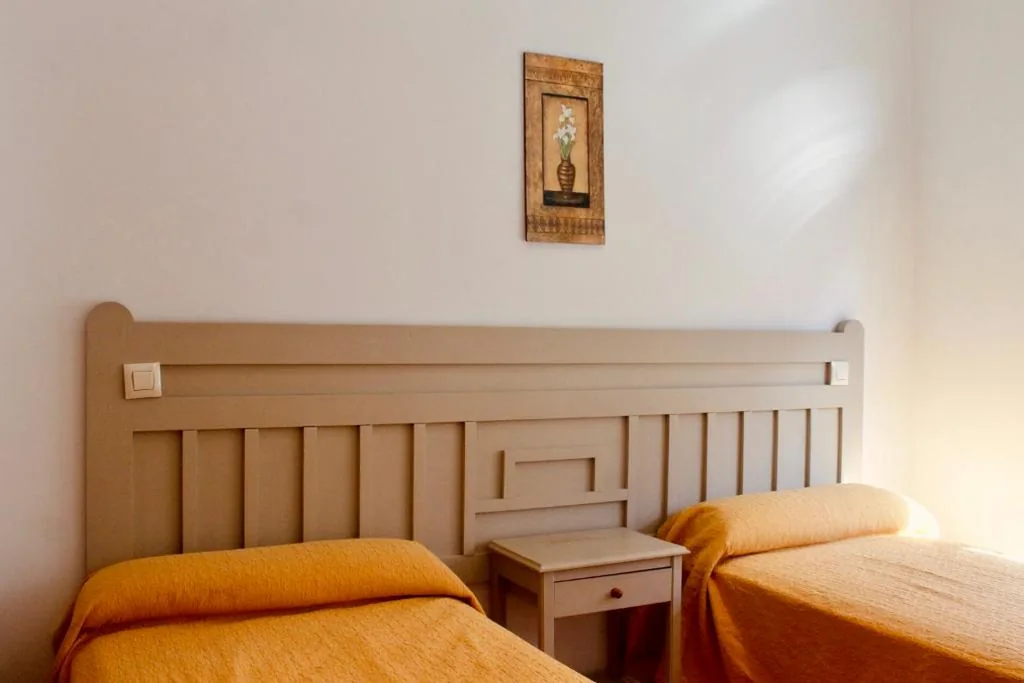 Camera Doppia con Letti Singoli — Hostal Restaurante Bustos