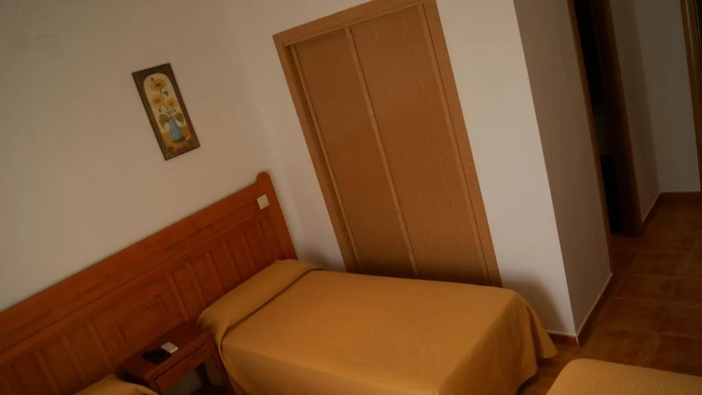 Camera Tripla Standard — Hostal Restaurante Bustos