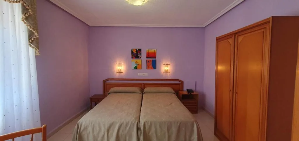 Habitación Doble - 2 camas — Hostal Restaurante Carolina