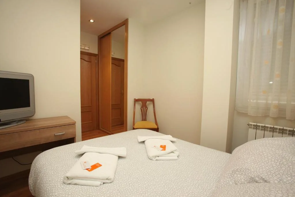 Quarto Duplo - 1 ou 2 camas — Hostal Restaurante Central