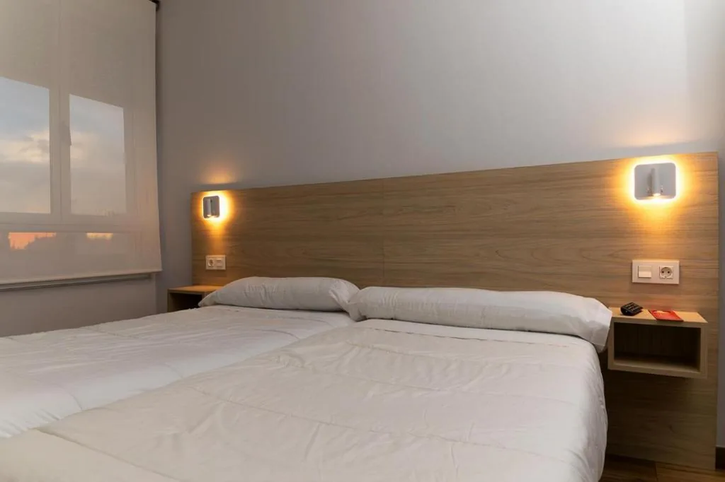 Quarto Duplo - 2 camas — Hostal Restaurante Central
