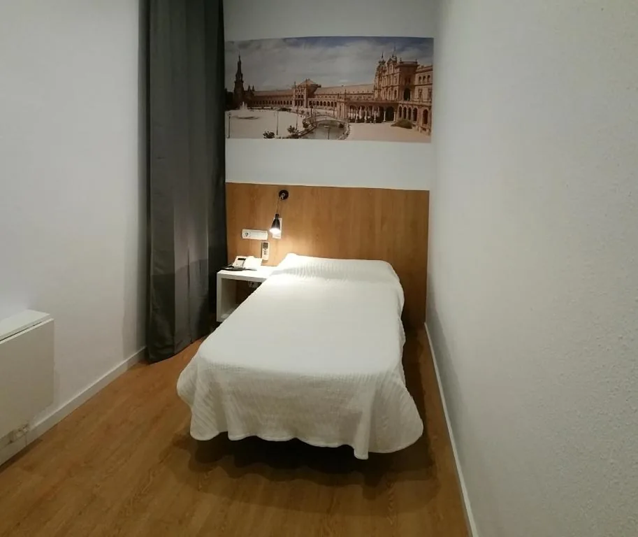 シングルルーム — Hostal Restaurante Cornella