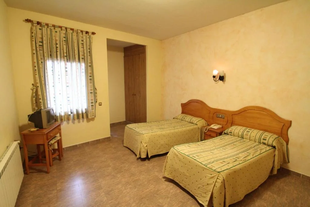 Camera doppia con 2 letti — Hostal Restaurante Cuatro Caminos