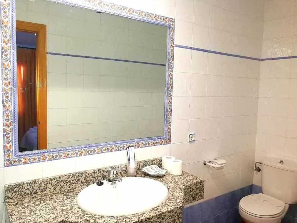 2 onderling verbonden tweepersoonskamers — Hostal Restaurante Ego's
