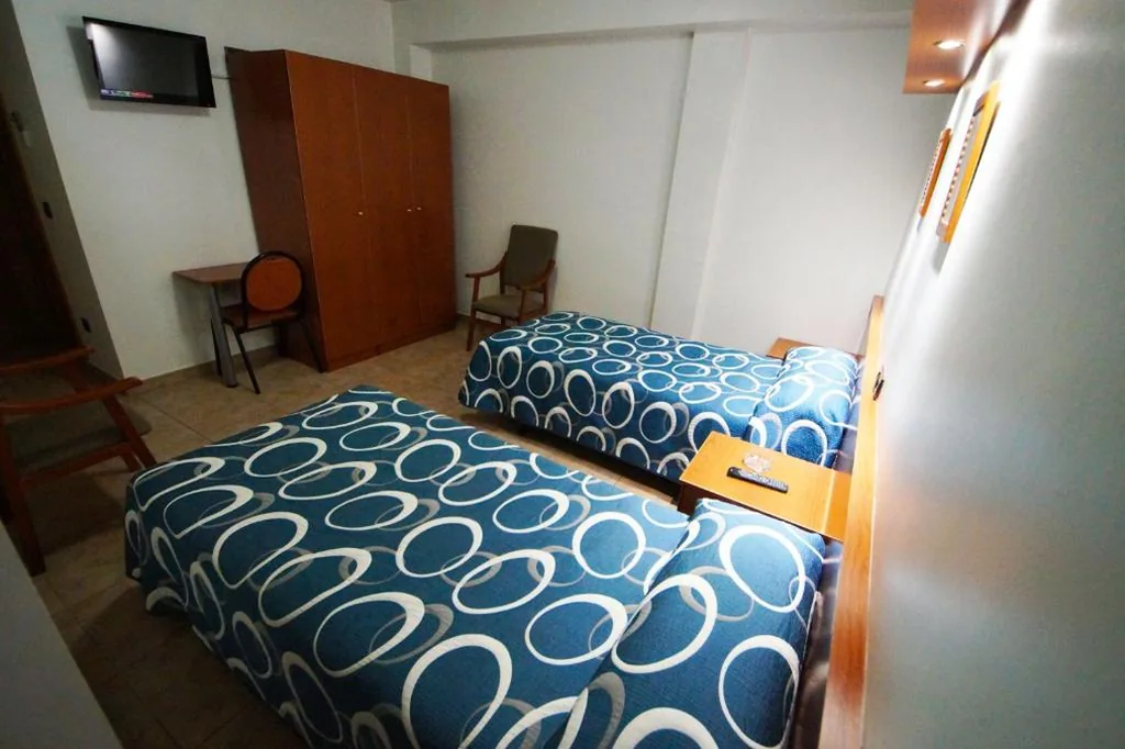 Habitación Doble con baño privado - 2 camas — Hostal Restaurante El Surtidor