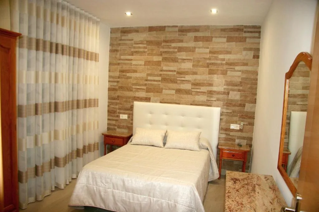 Camera doppia con bagno privato — Hostal Restaurante Grela