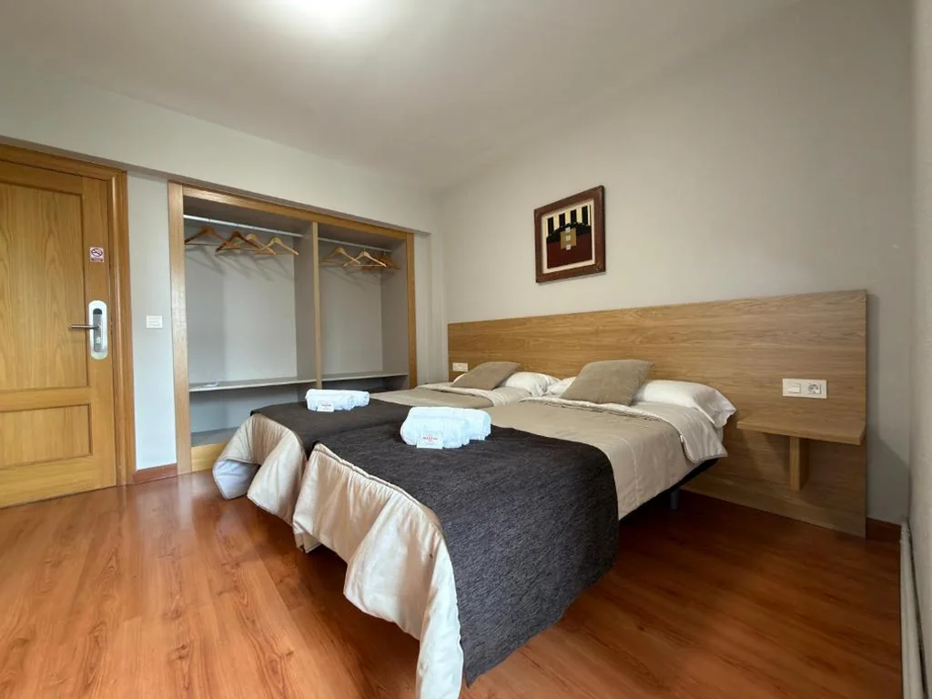 Standard-Doppelzimmer – 1 oder 2 Betten — Hostal Restaurante Iruñako