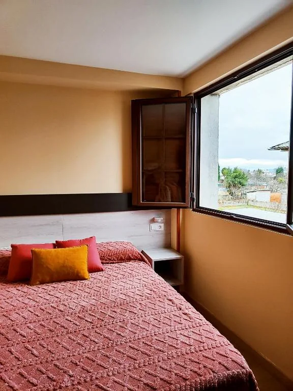 Habitación Doble con baño privado — Hostal Restaurante LA SENDA