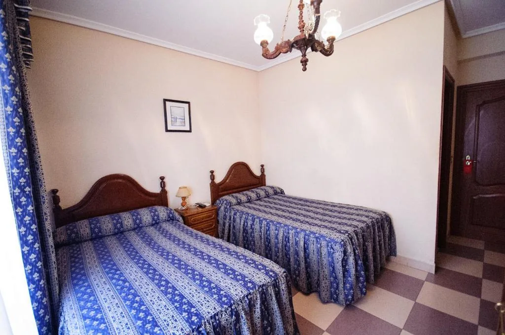 Dreibettzimmer — Hostal Restaurante la Trucha