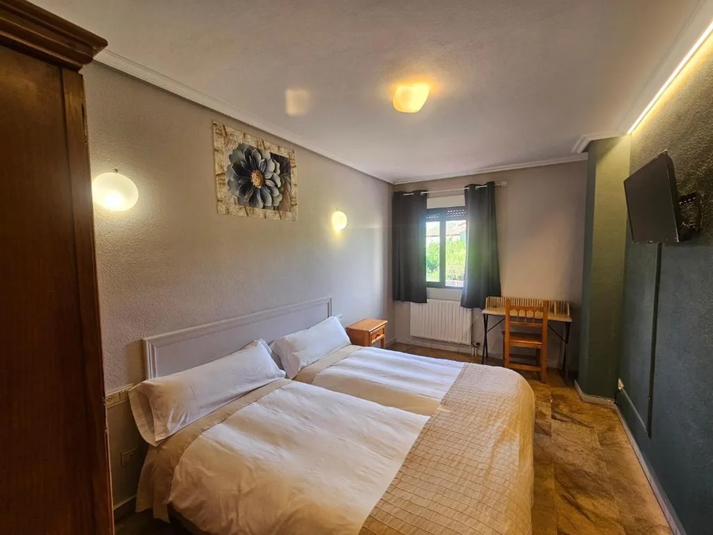 Quarto Duplo — Hostal Restaurante Las Cavenes Del Cabaco