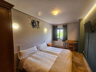 Hostal Restaurante Las Cavenes Del Cabaco — foto 5