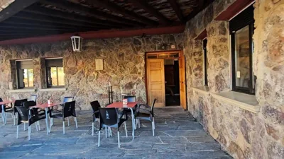 Hostal Restaurante Las Cavenes Del Cabaco — foto 6