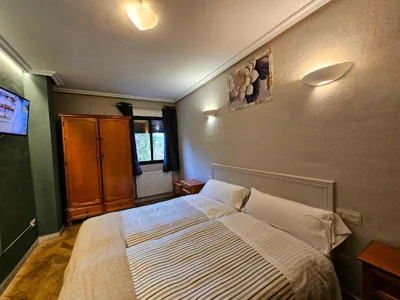 Hostal Restaurante Las Cavenes Del Cabaco — foto 10