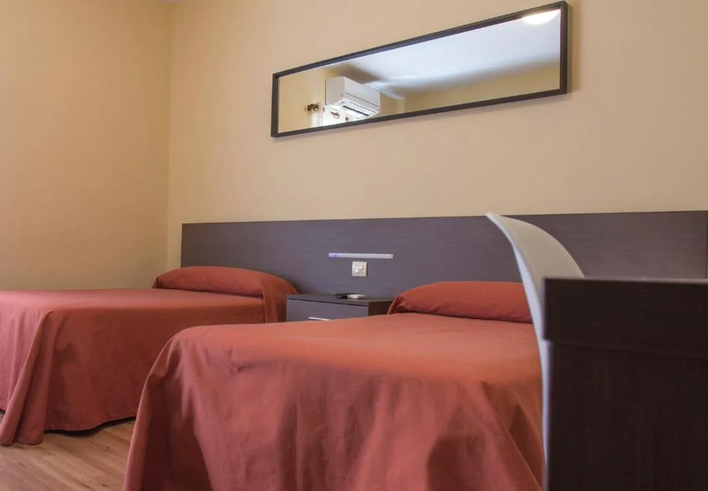 ダブルルーム - ベッド1台または2台 — Hostal Restaurante María Victoria