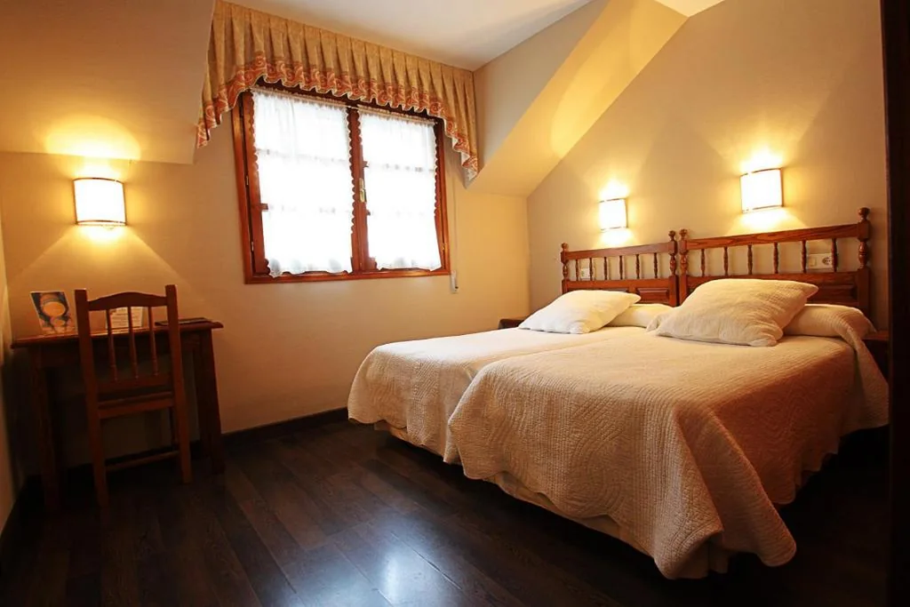 Habitación Doble Básica - 1 o 2 camas — Hostal Restaurante Méndez