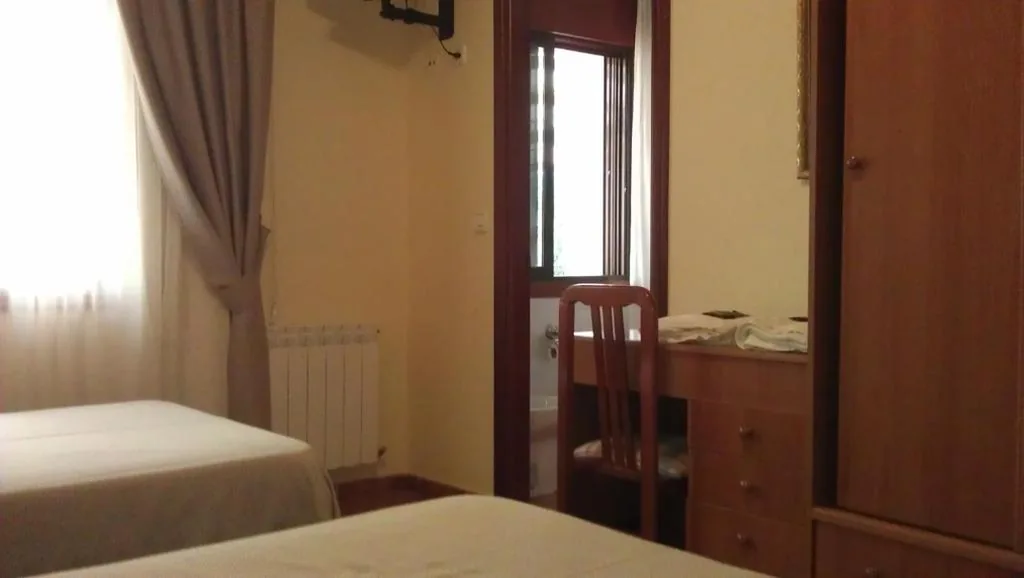 Habitación Triple — Hostal Restaurante O'Cadaval