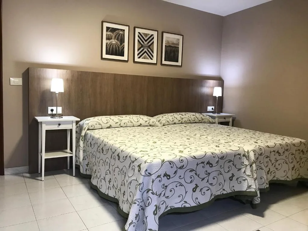 Habitación Doble Estándar - 1 o 2 camas — Hostal-Restaurante Paris