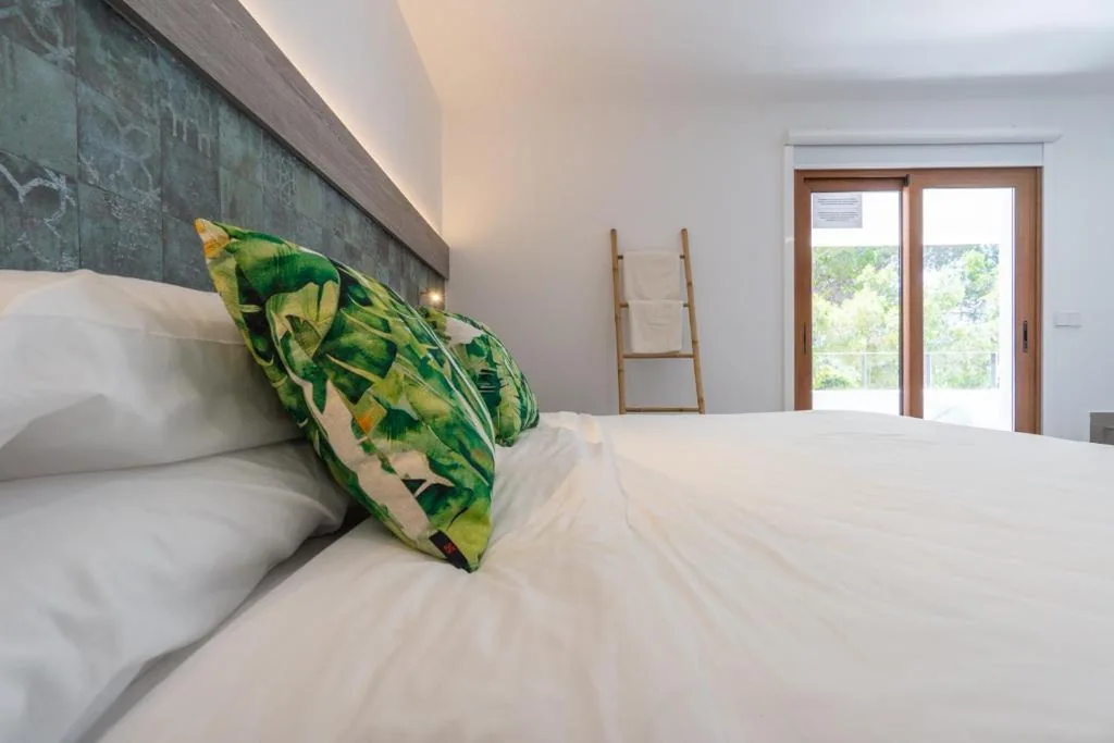 Chambre double Deluxe avec balcon — Hostal Restaurante Pou des Lleó