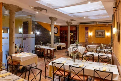 Hostal Restaurante Puerta del Alcázar — Foto 4