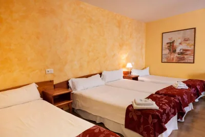 Hostal Restaurante Puerta del Alcázar — Foto 6