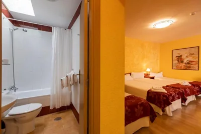 Hostal Restaurante Puerta del Alcázar — Foto 7