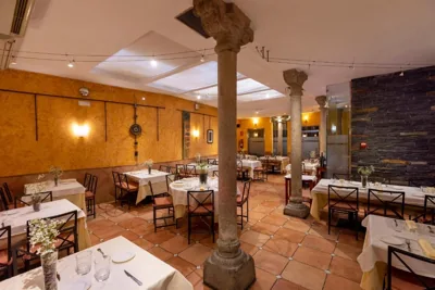 Hostal Restaurante Puerta del Alcázar — Foto 8