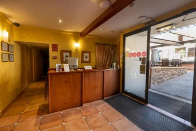 Hostal Restaurante Puerta del Alcázar — Foto 11