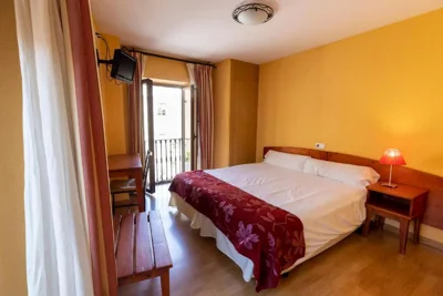 Hostal Restaurante Puerta del Alcázar — Foto 12