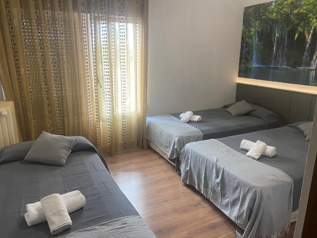 Habitación Triple — Hostal Restaurante Río Ubierna
