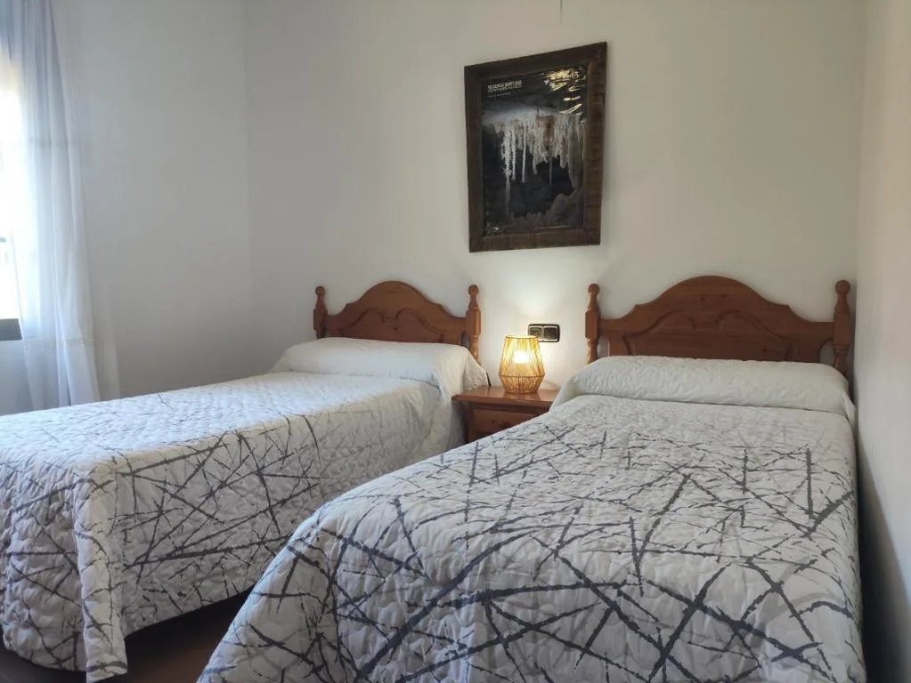 Doppelzimmer mit 2 Betten — Hostal Restaurante Solaire
