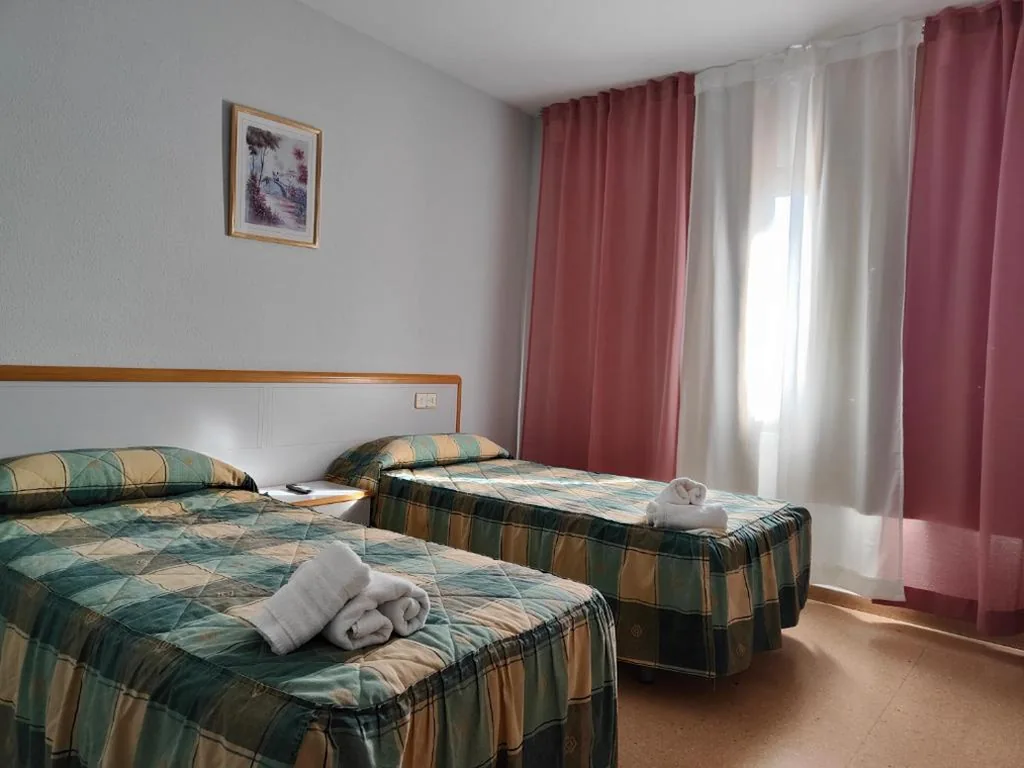 Doppelzimmer - 1 oder 2 Betten — Hostal Restaurante Venta del Barro