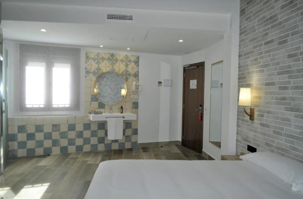 Habitación Doble Deluxe — Hostal Restaurante Villa de Brihuega