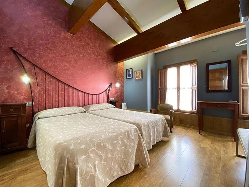 Habitación Doble - 2 camas — Hostal Rey Pedro I