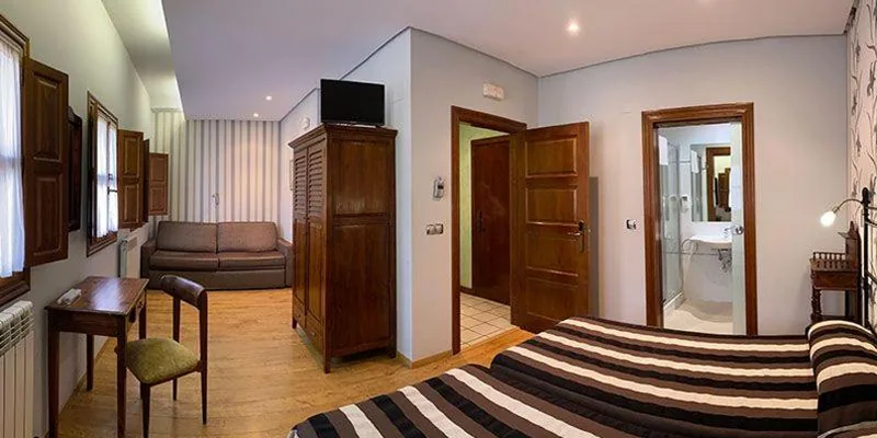 Suite Familiar — Hostal Rey Pedro I